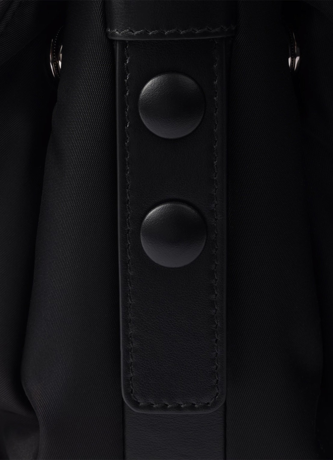 Prada Re-Nylon Traveller Medium crossbodytas met leren details - detail 5 zwart