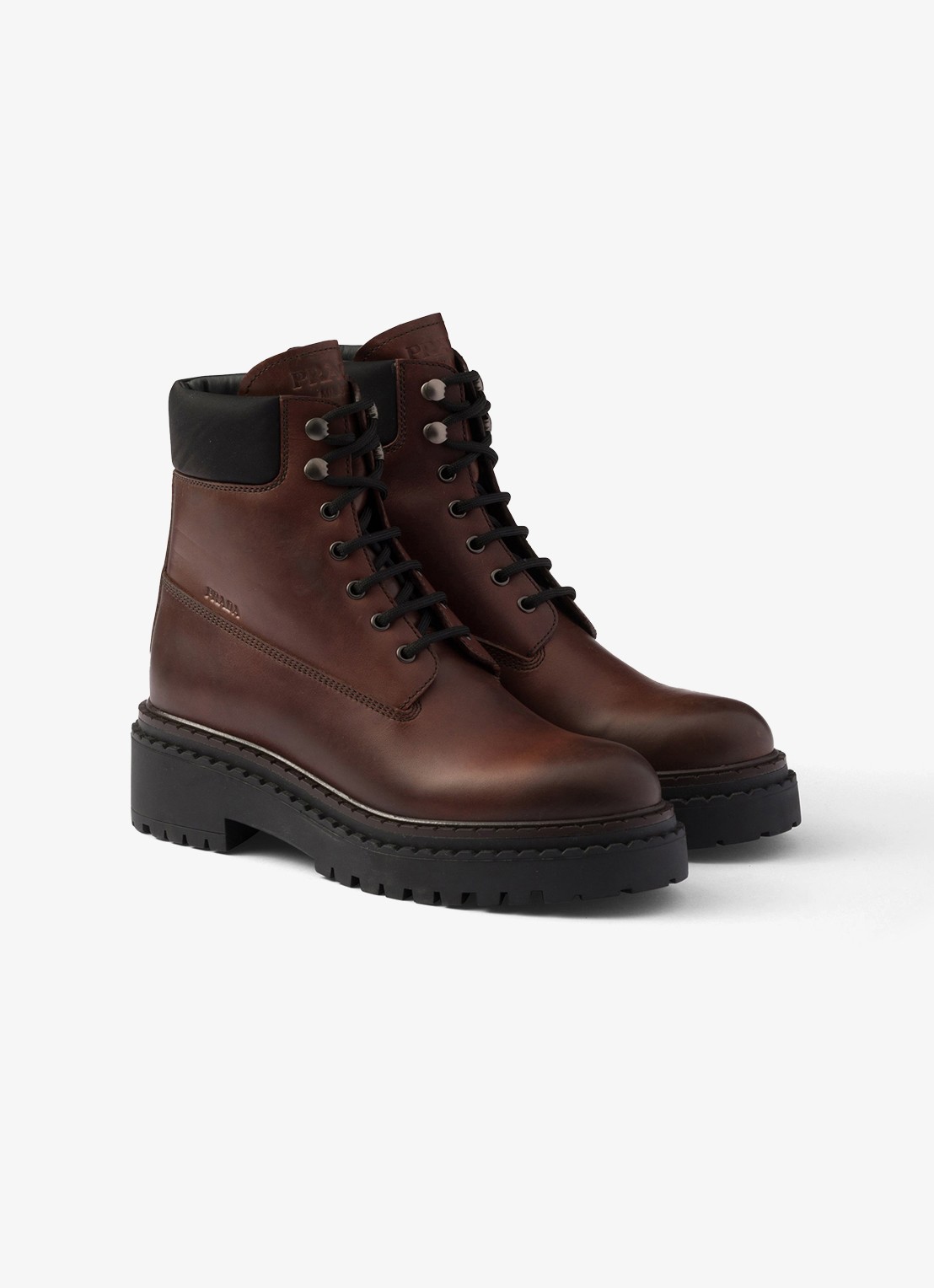 Prada Re-Nylon veterboot van leer - voorkant 3 donkerbruin