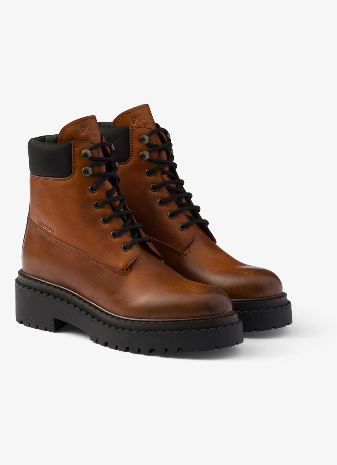 Prada Re-Nylon veterboot van leer - voorkant 5 donkerbruin