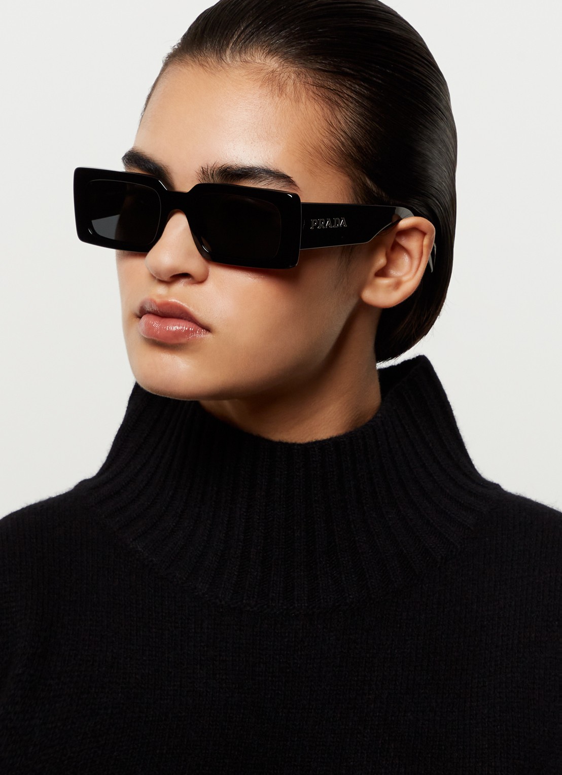 Prada Retro zonnebril PRA07S - voorkant 2 zwart