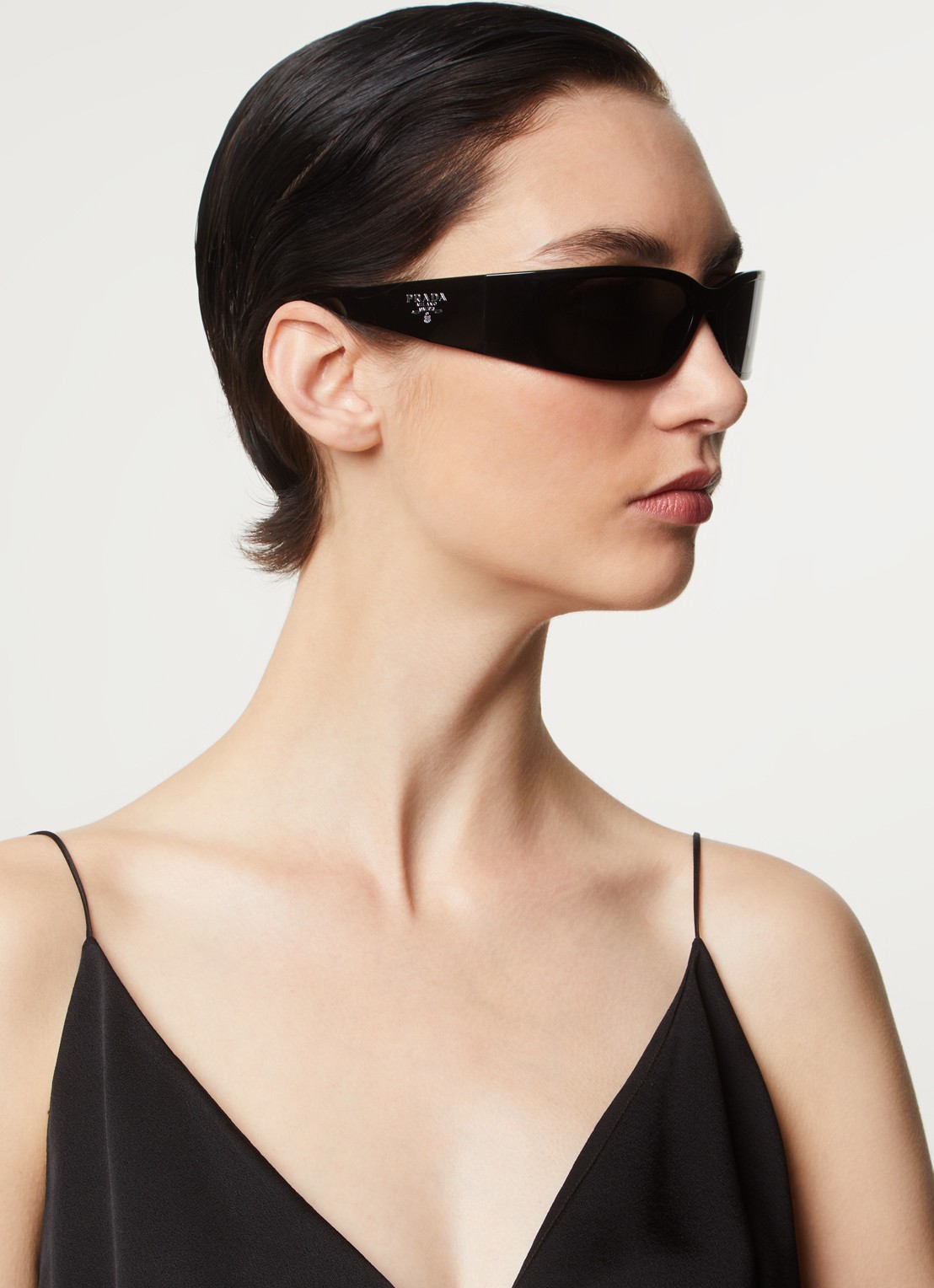 Prada Retro zonnebril PRA14S - voorkant 2 zwart