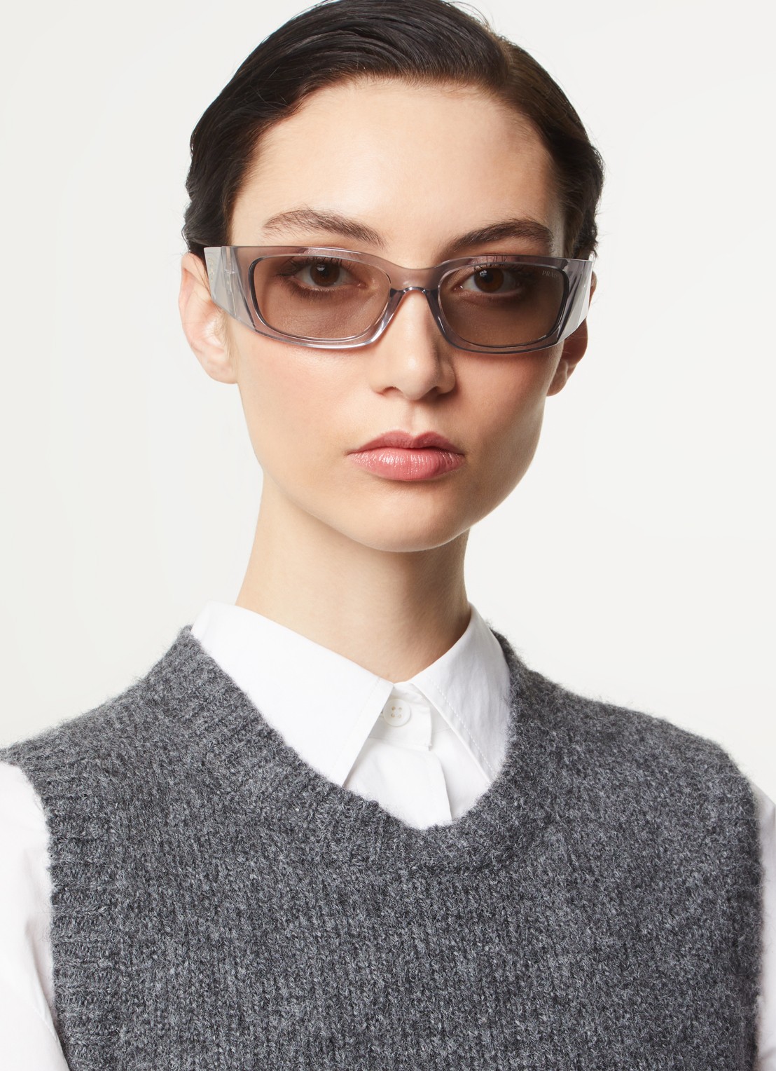 Prada Retro zonnebril PRA14S - voorkant 2 lichtgrijs