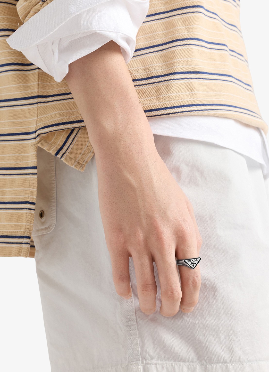 Prada Ring met logo - voorkant 4 zilver