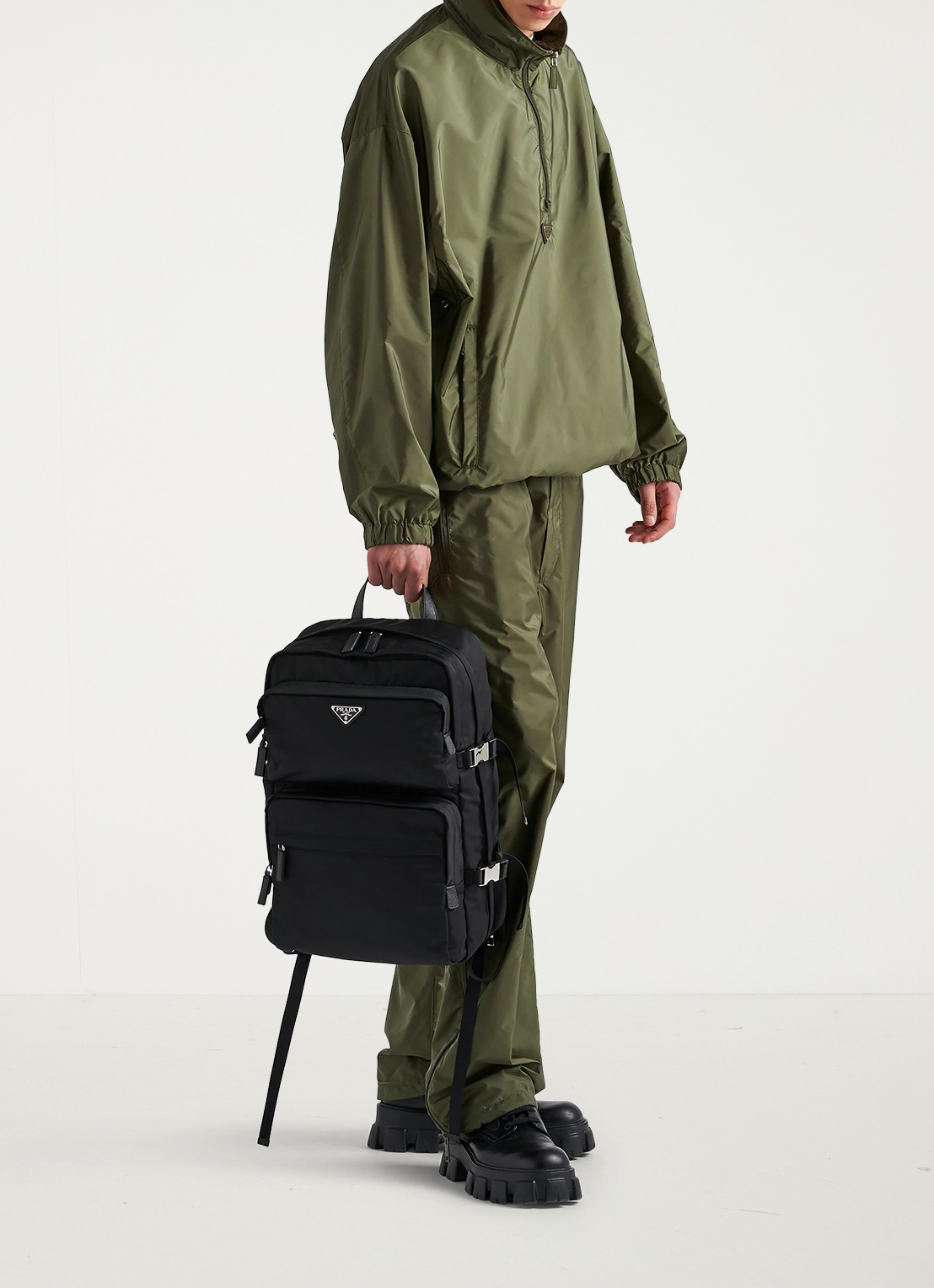 Prada Rugzak met logo - voorkant 2 zwart