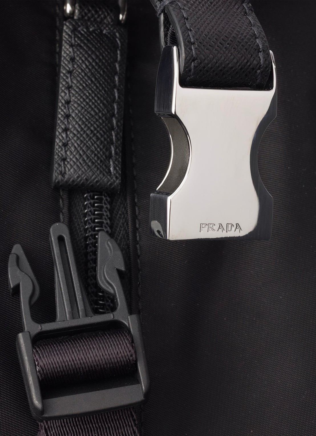 Prada Schoudertas met details van leer - detail 3 zwart