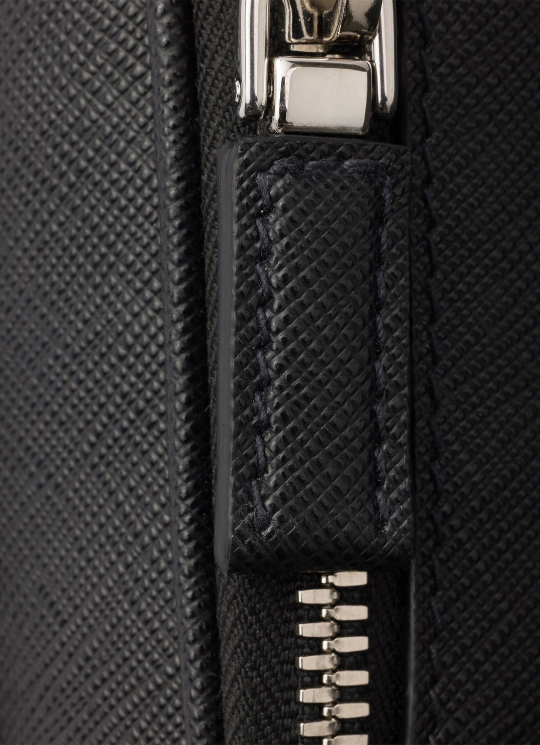Prada Schoudertas van kalfsleer - detail zwart