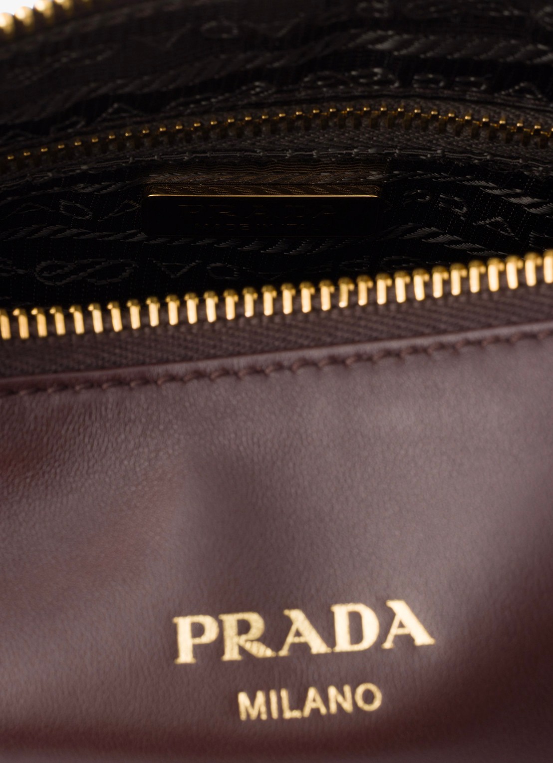 Prada Schoudertas van lamsleer - detail 4 donkerbruin