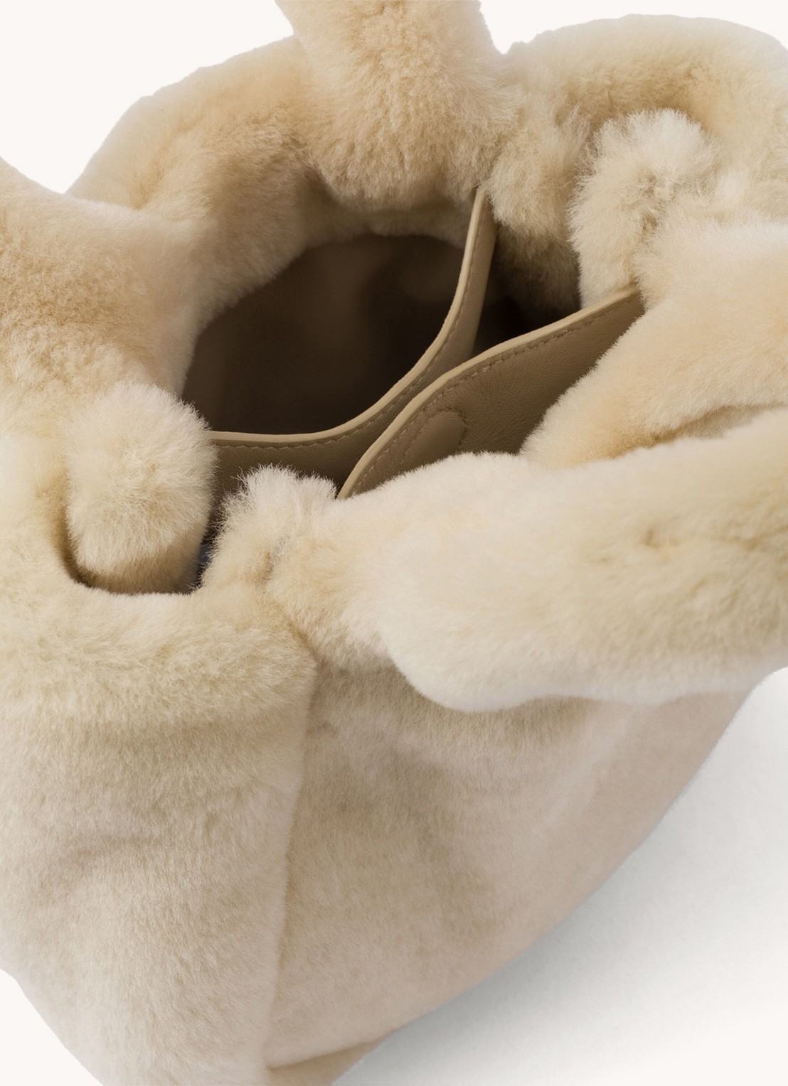 Prada Shearling mini handtas met schapenvacht - detail 2 creme