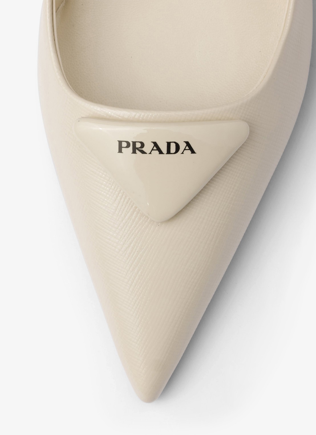 Prada Slingback van lakleer met logo - detail 6 gebroken wit