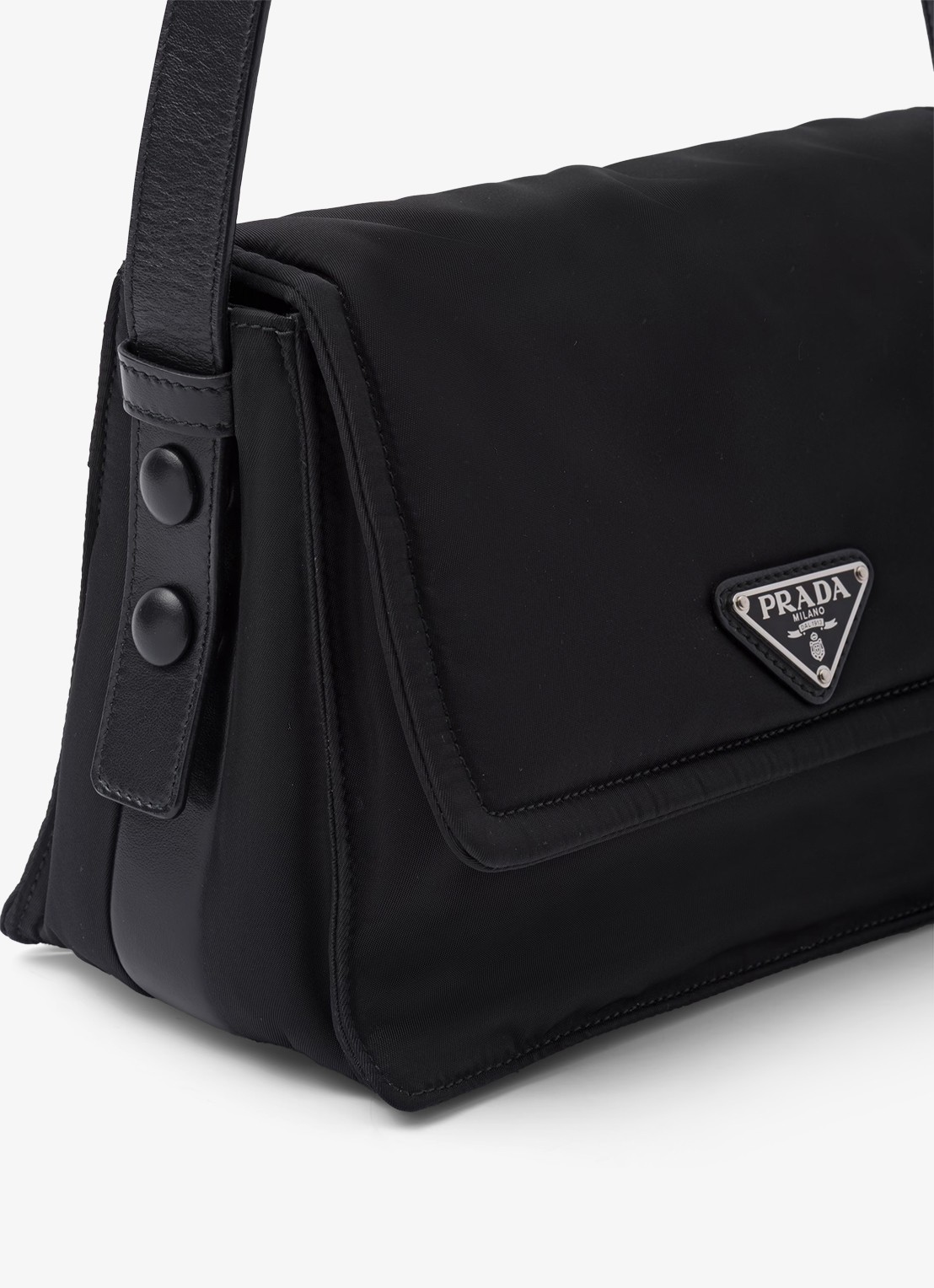 Prada Small Re-Nylon gewatteerde schoudertas met leren details - detail 3 zwart