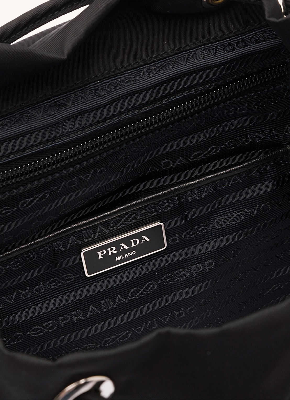 Prada Small Re-Nylon rugzak met logo - detail 3 zwart