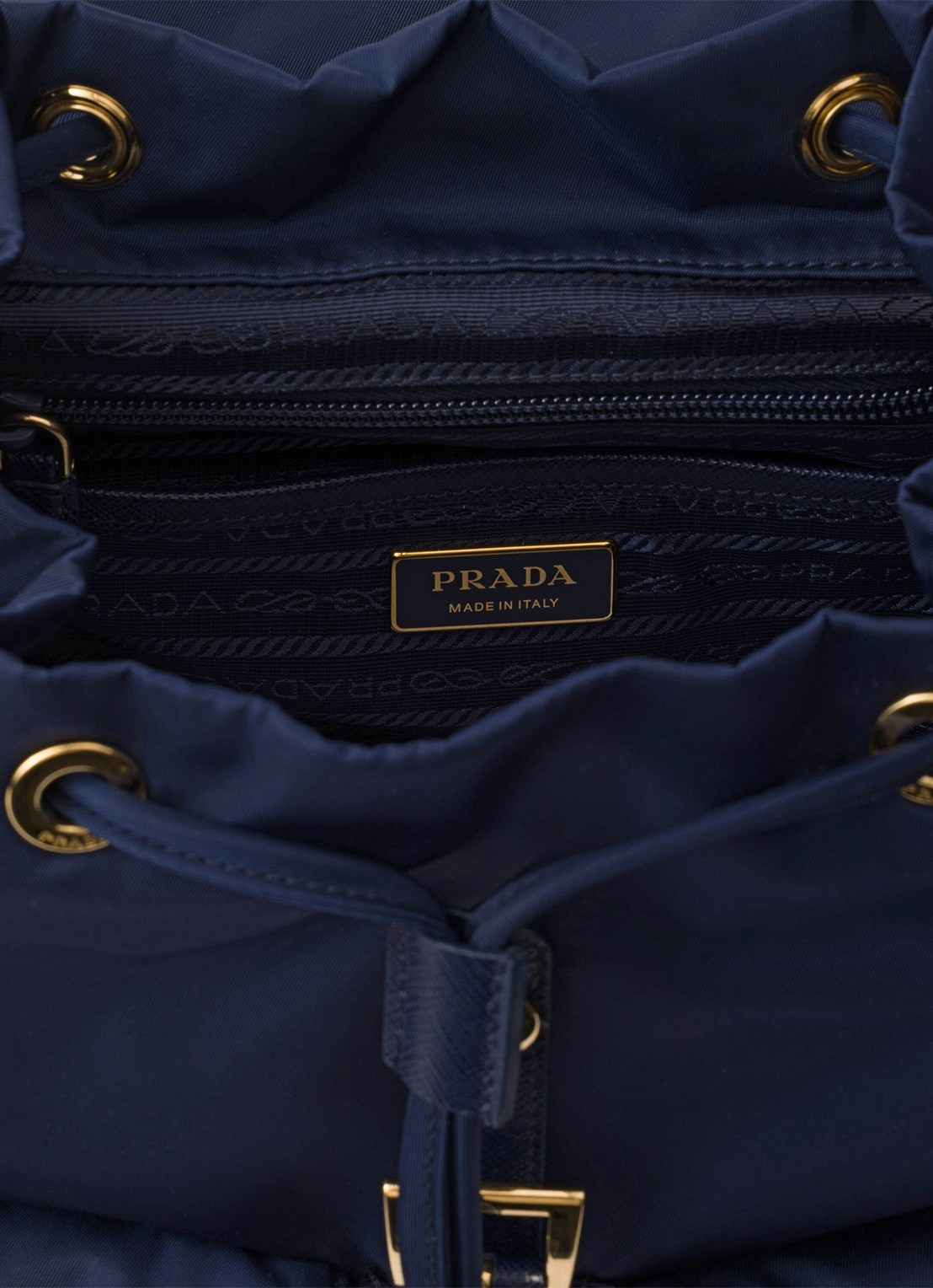 Prada Small Re-Nylon rugzak met logo - detail donkerblauw