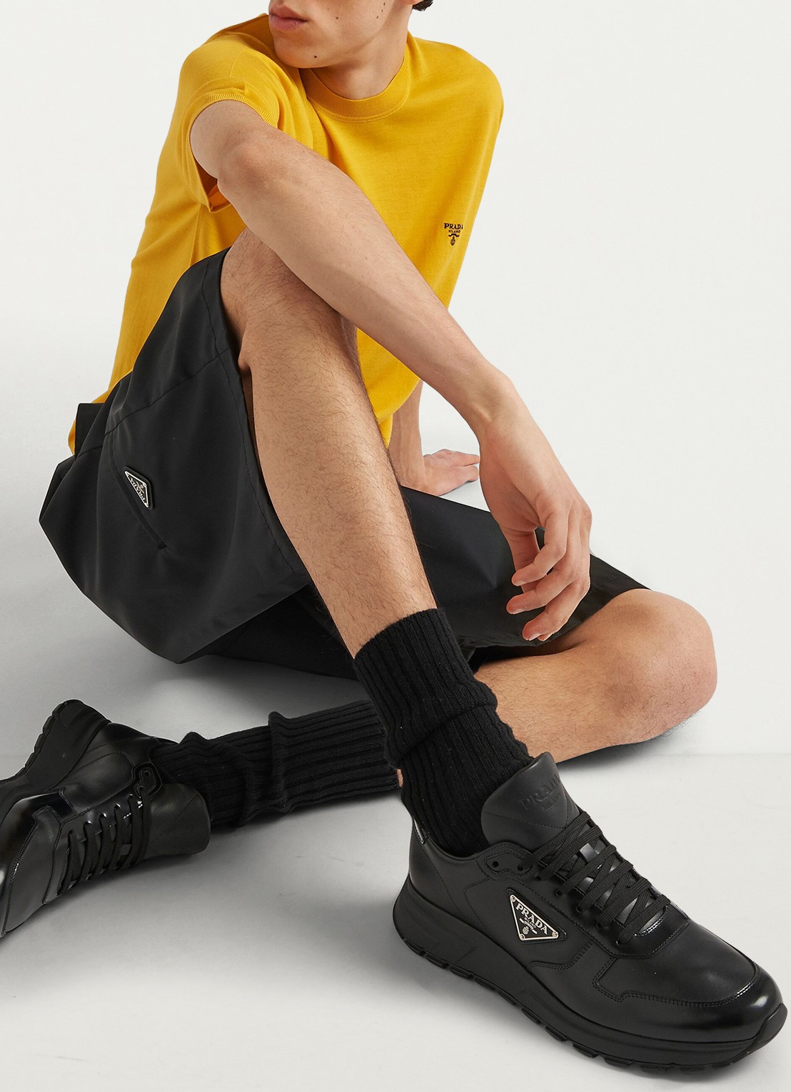 Prada Sneaker van leer met logo - achterkant 9 zwart