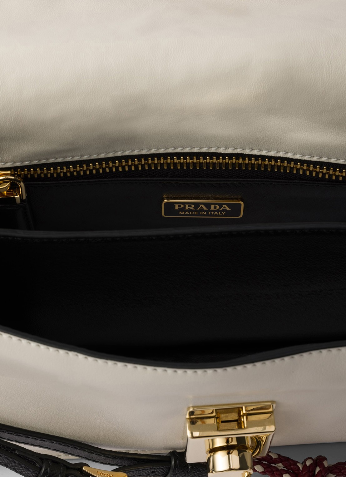 Prada Soft Sound Small schoudertas van leer - detail 5 gebroken wit