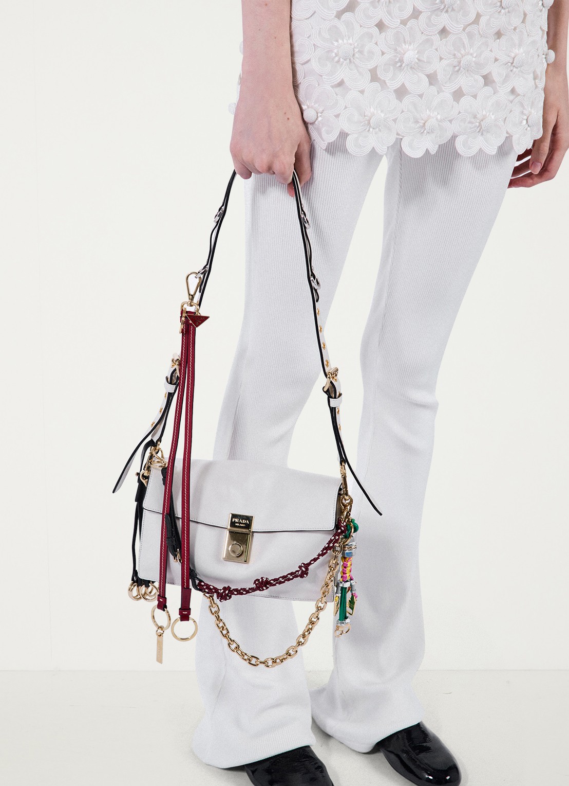Prada Soft Sound Small schoudertas van leer - detail 7 gebroken wit