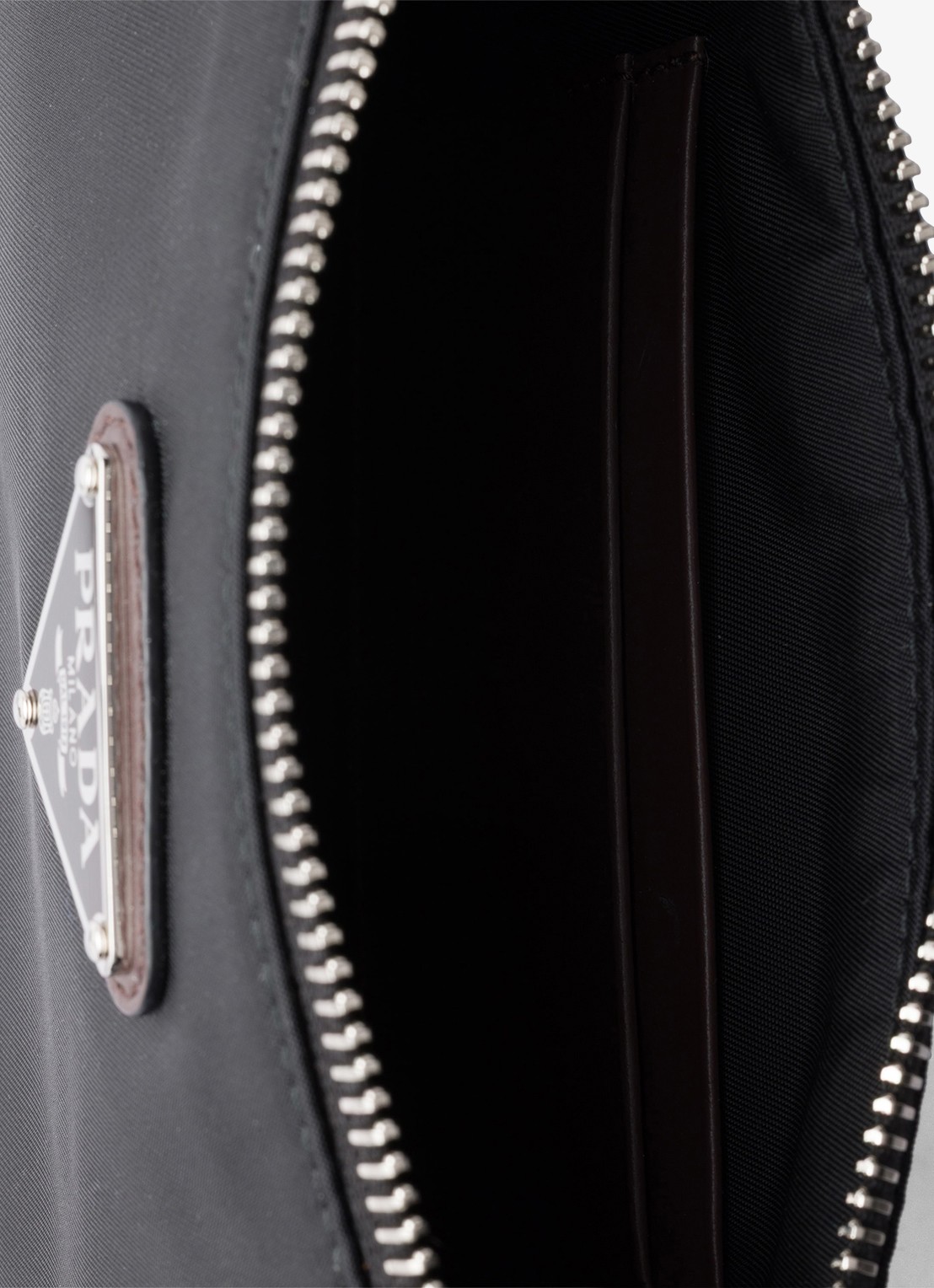 Prada Speedrock Re-Nylon telefoonhoesje met leren details en afneembare schouderriem - detail 4 zwart