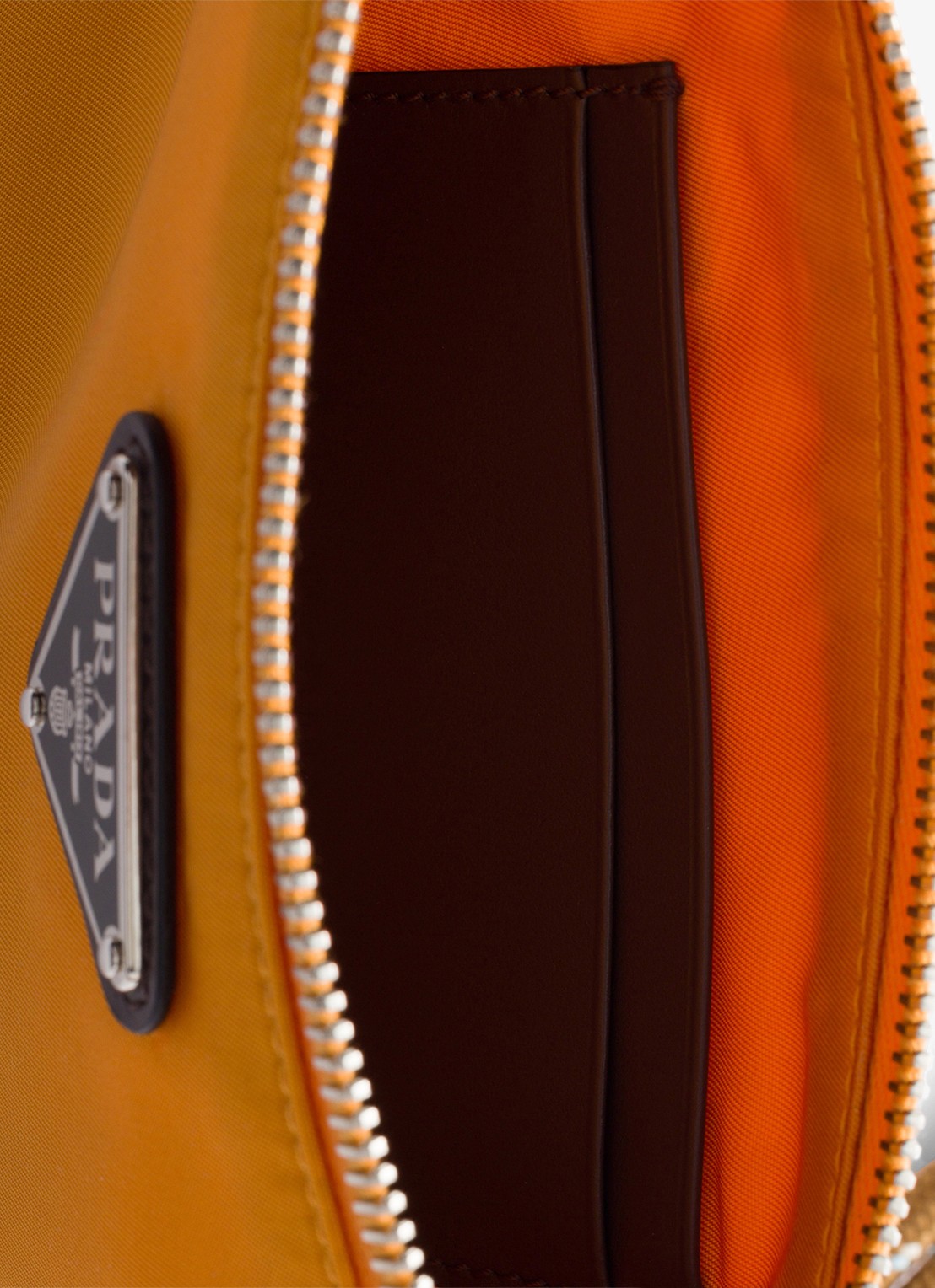 Prada Speedrock Re-Nylon telefoonhoesje met leren details en afneembare schouderriem - detail 4 orange