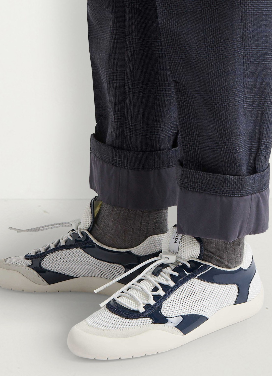 Prada Speedrock sneaker met lakleren en mesh details - voorkant 7 donkerblauw