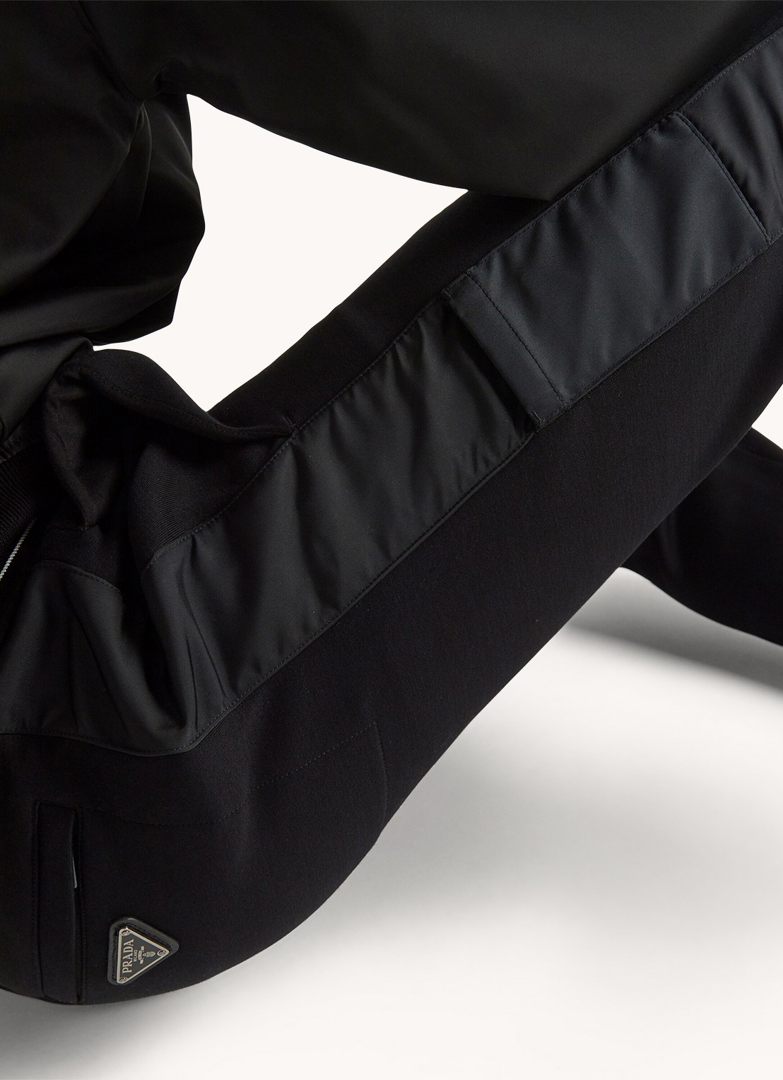 Prada Tapered fit joggingbroek met steekzakken - detail 2 zwart