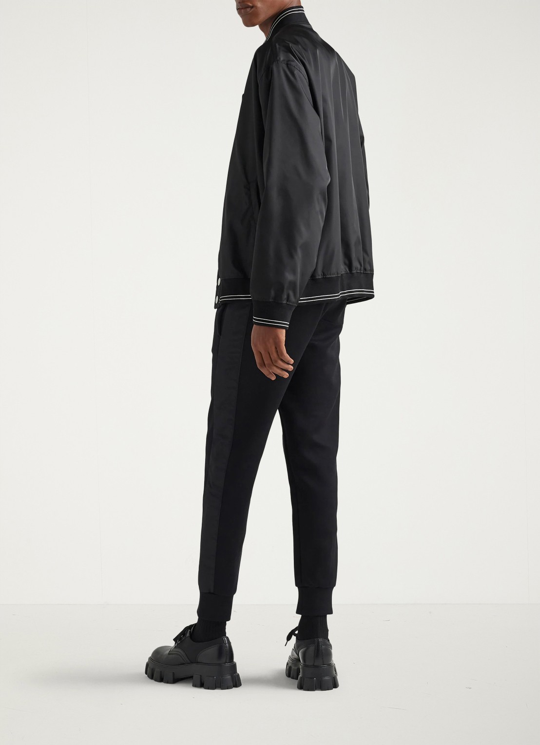 Prada Tapered fit joggingbroek met steekzakken - detail 3 zwart