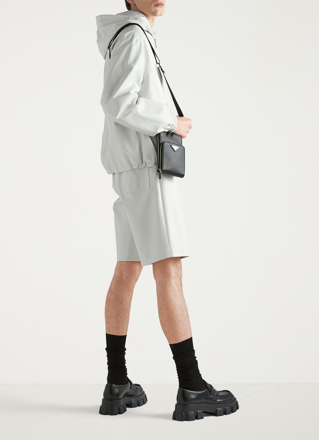 Prada Telefoonhoes van leer met afneembare schouderriem - detail 4 zwart
