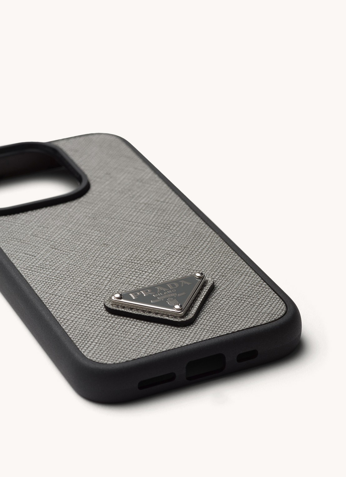 Prada Telefoonhoes van leer voor iPhone 15 Pro - voorkant 2 lichtgrijs
