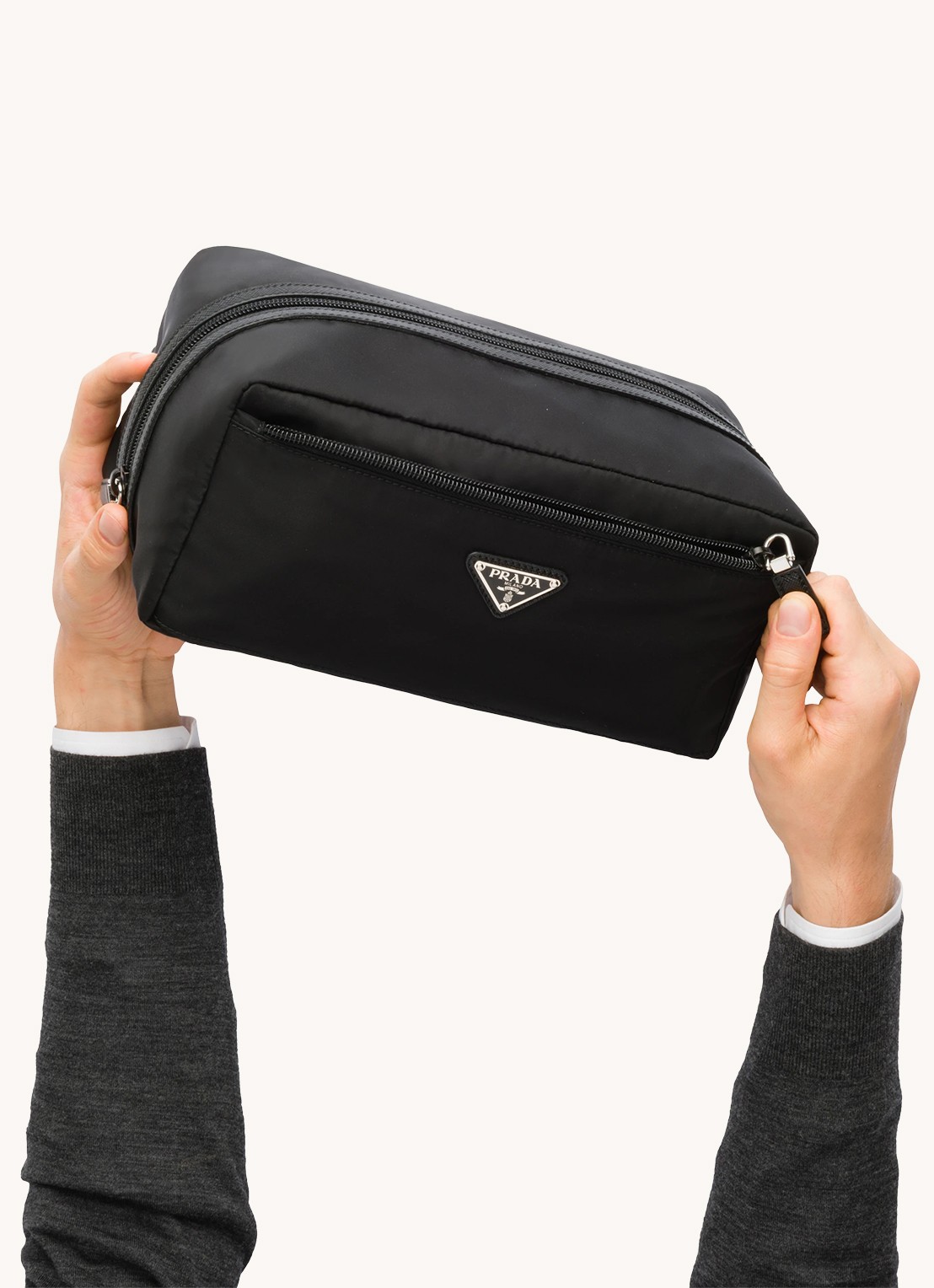 Prada Toilettas met leren details - detail 8 zwart