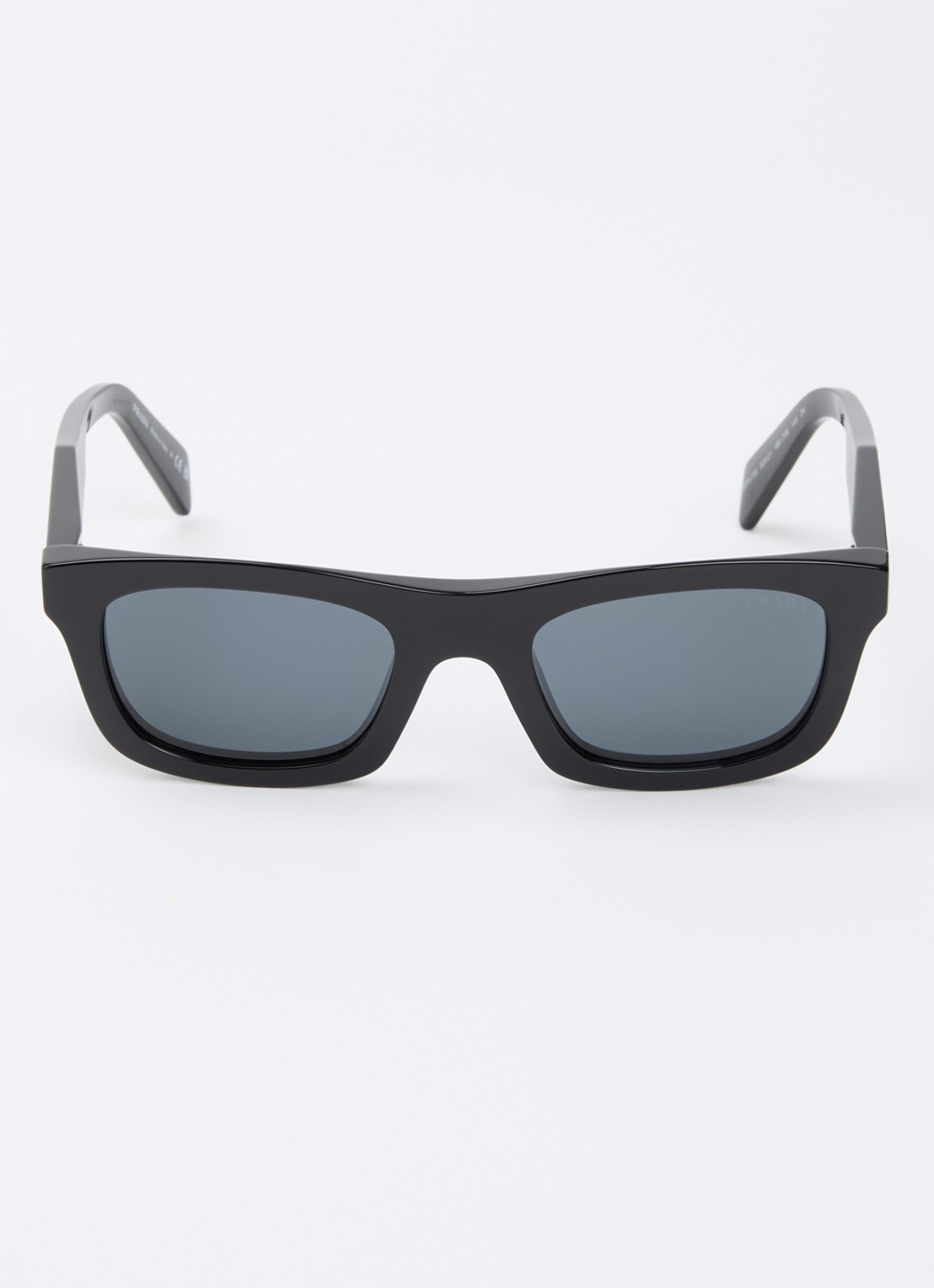 Prada Wayfarer zonnebril PR C06S - detail zwart