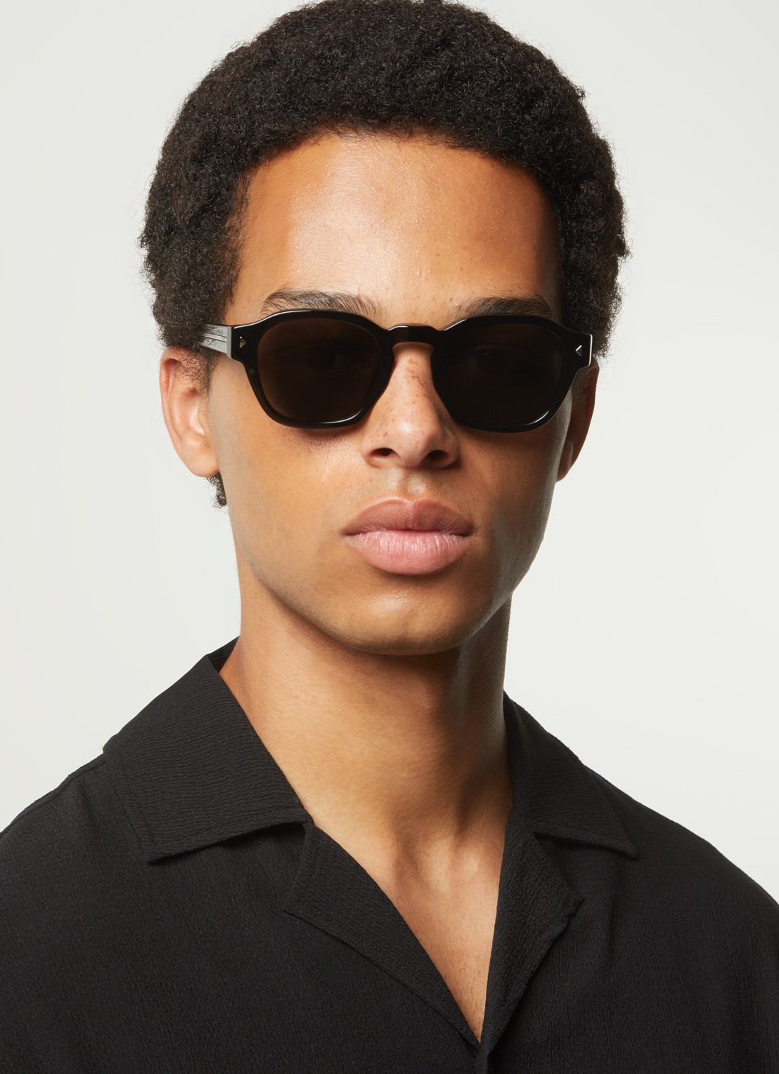 Prada Wayfarer zonnebril PRA16S - voorkant 5 zwart