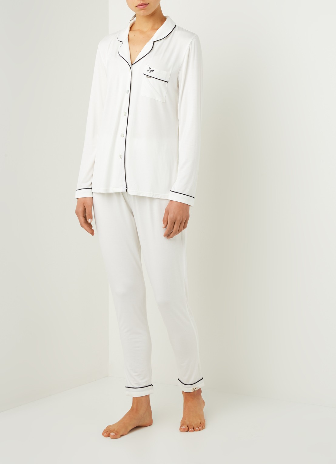 Pretty You Bamboo pyjamaset met contrasterende bies - voorkant 5 gebroken wit