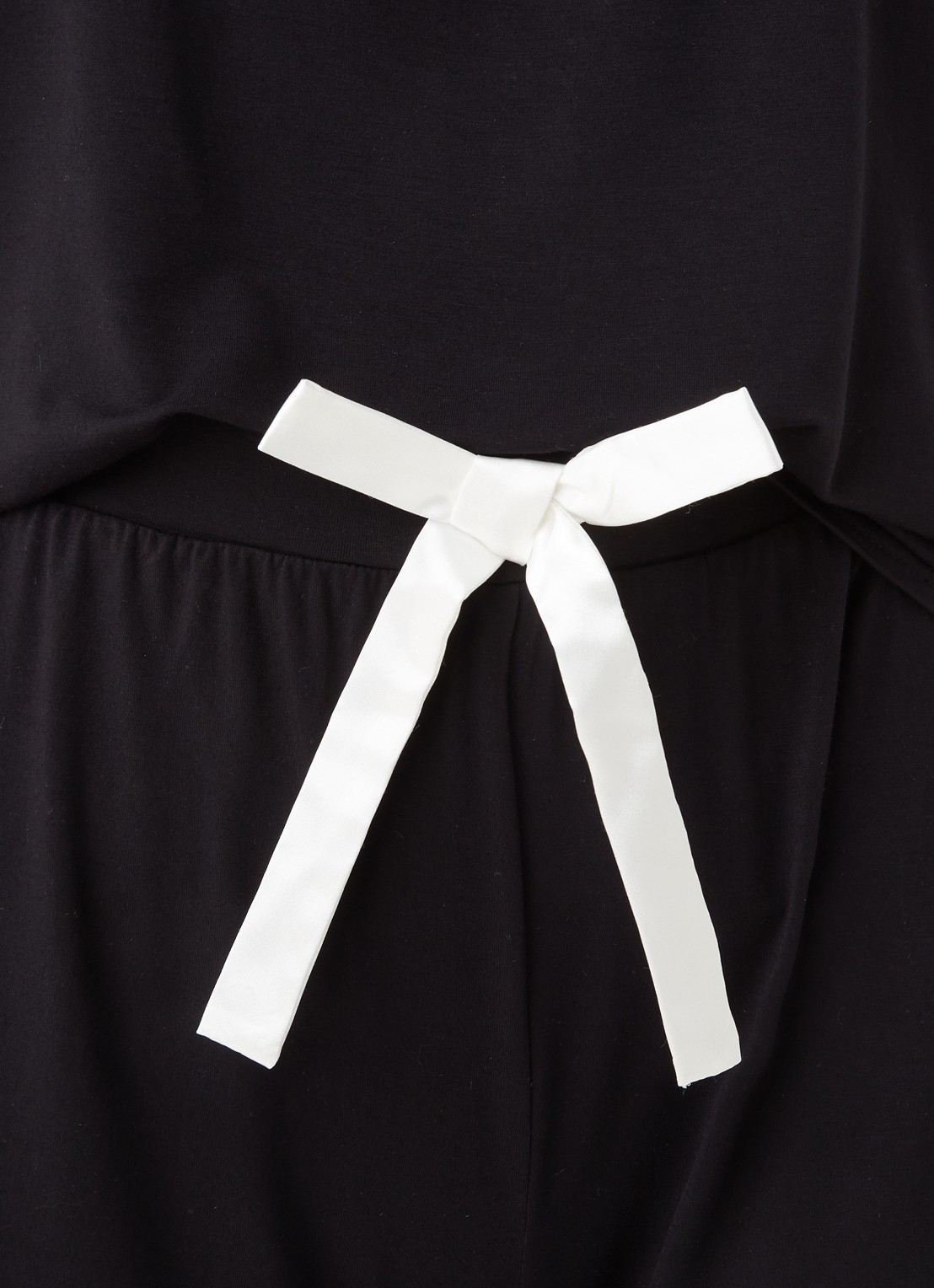 Pretty You Bamboo pyjamaset met contrasterende bies - detail 2 zwart