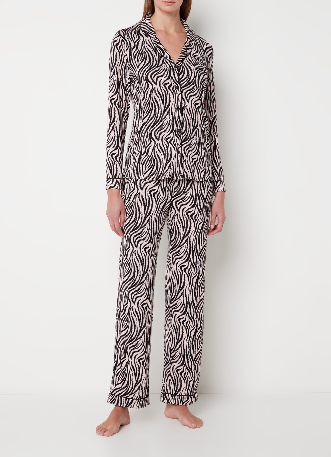 Pretty You Bamboo pyjamaset met contrasterende bies - detail roze