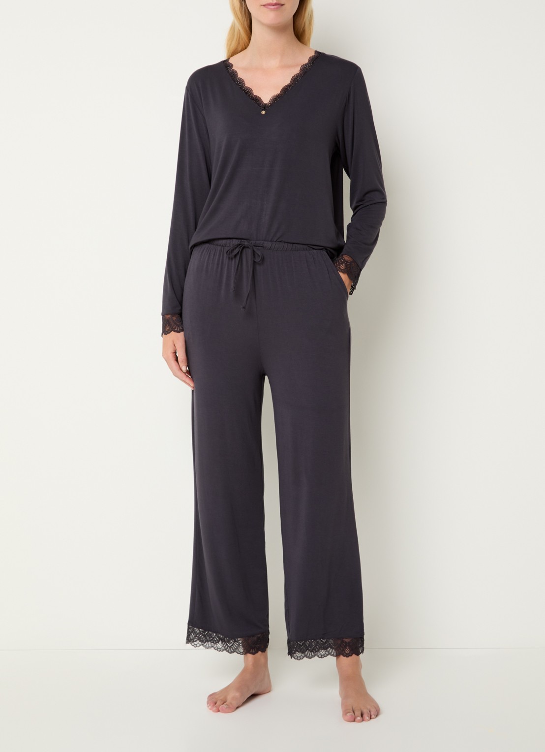 Pretty You Bamboo pyjamaset met details van kant - voorkant 4 antraciet