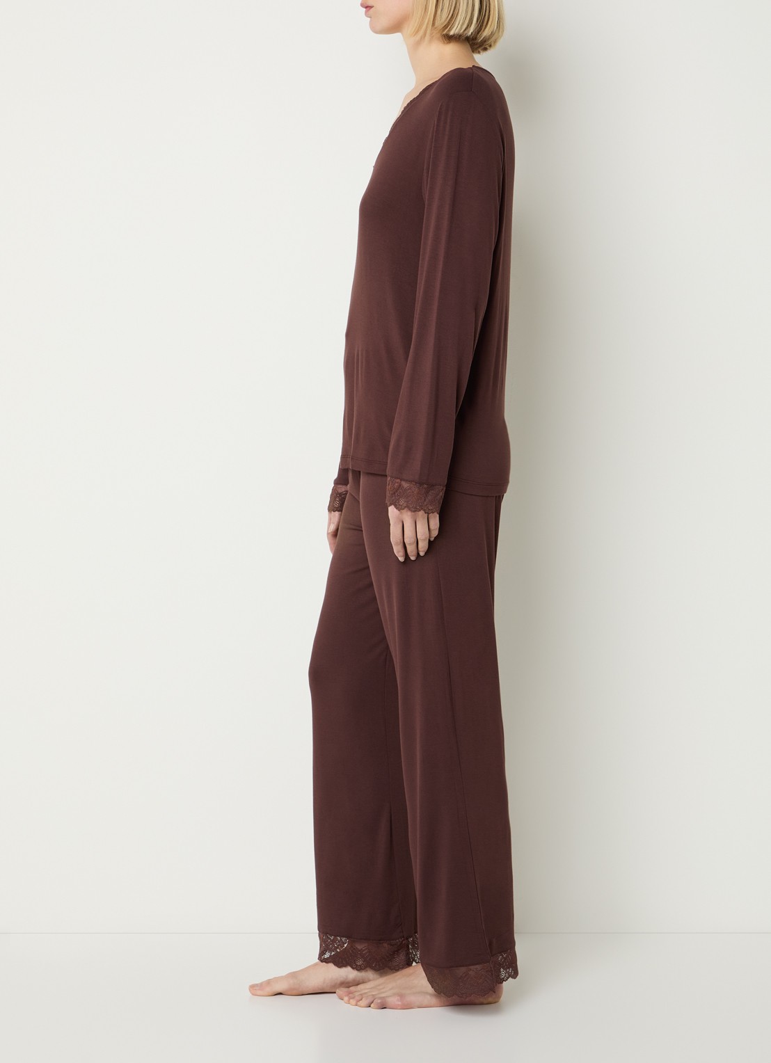 Pretty You Bamboo pyjamaset met details van kant - voorkant 2 donkerbruin