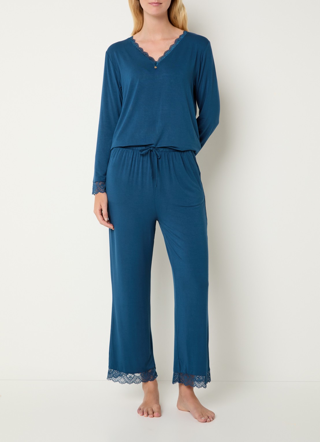 Pretty You Bamboo pyjamaset met details van kant - voorkant 4 petrol