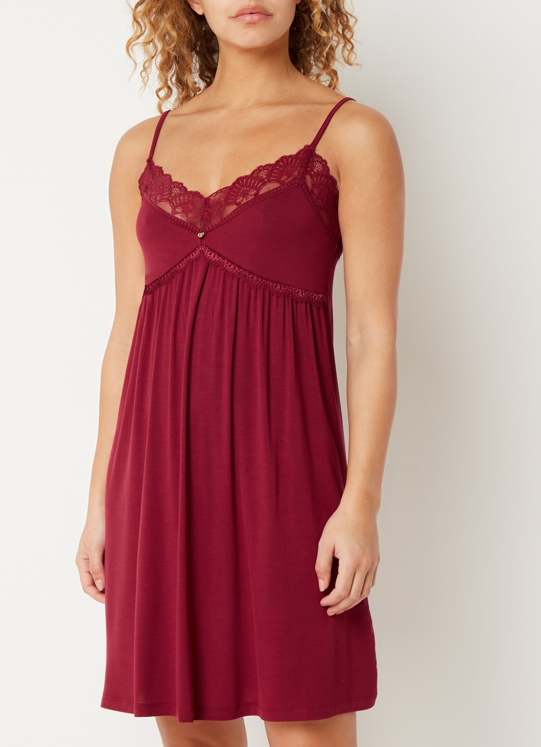 Pretty You Slipdress van bamboe met kant - detail 2 bordeauxrood