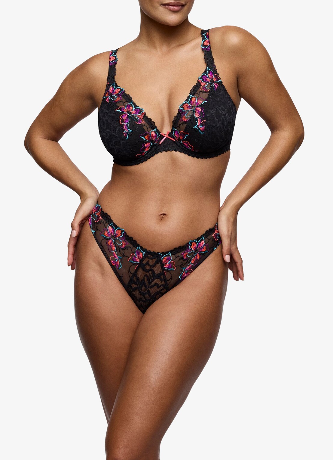 PrimaDonna Miyara voorgevormde beugel bh met bloemborduring - voorkant 5 zwart