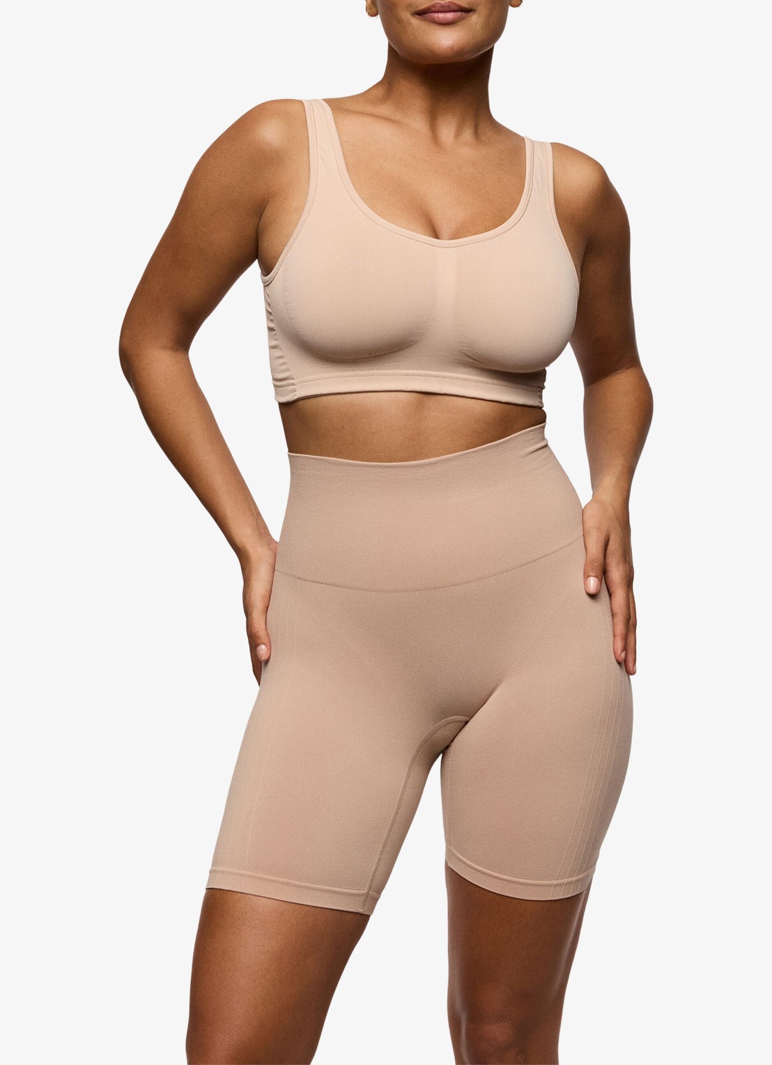 PrimaDonna Nudda corrigerende slip met pijpjes - voorkant 2 creme