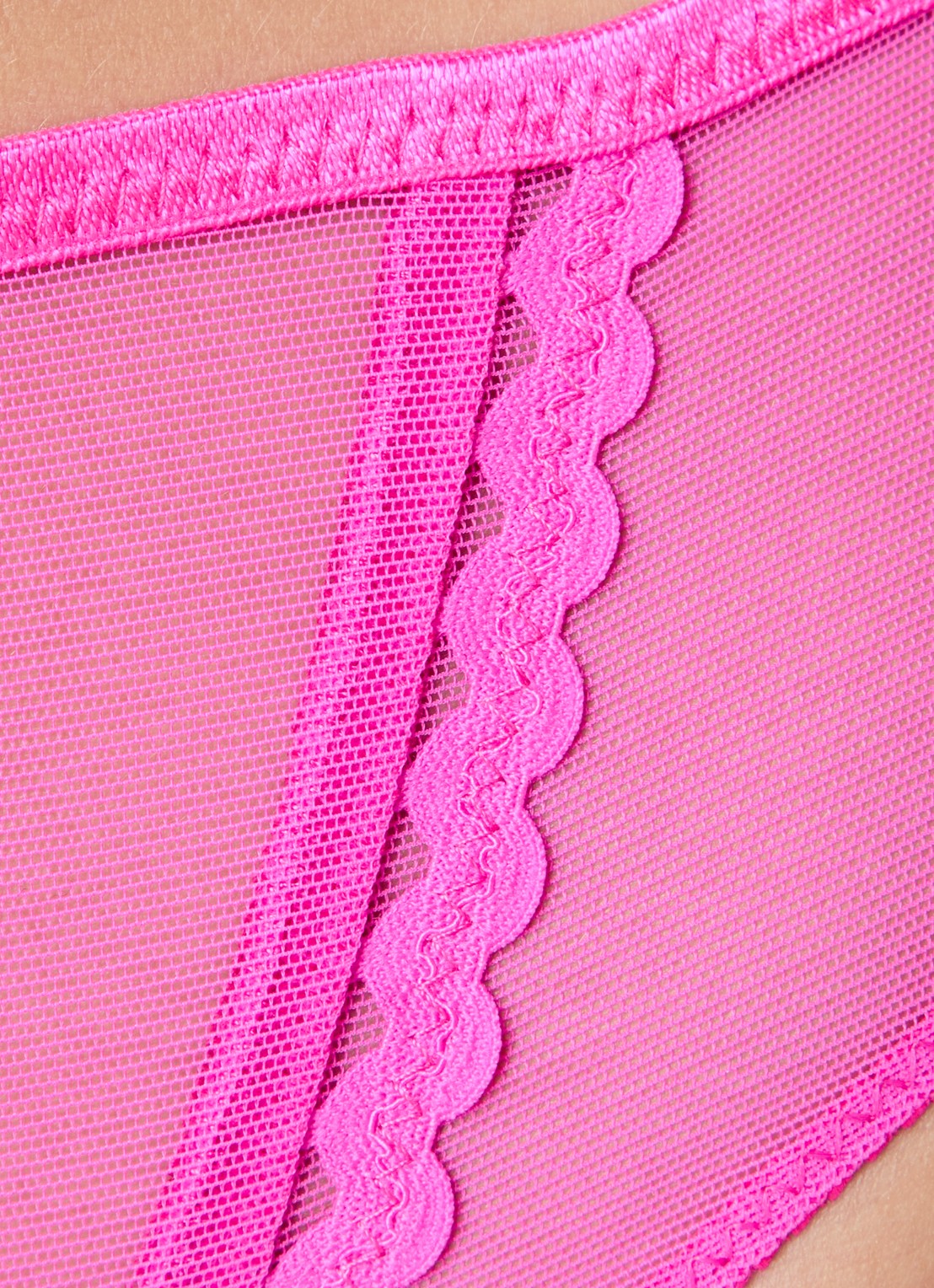 PrimaDonna Vivgirl string van mesh - detail 2 donkerroze