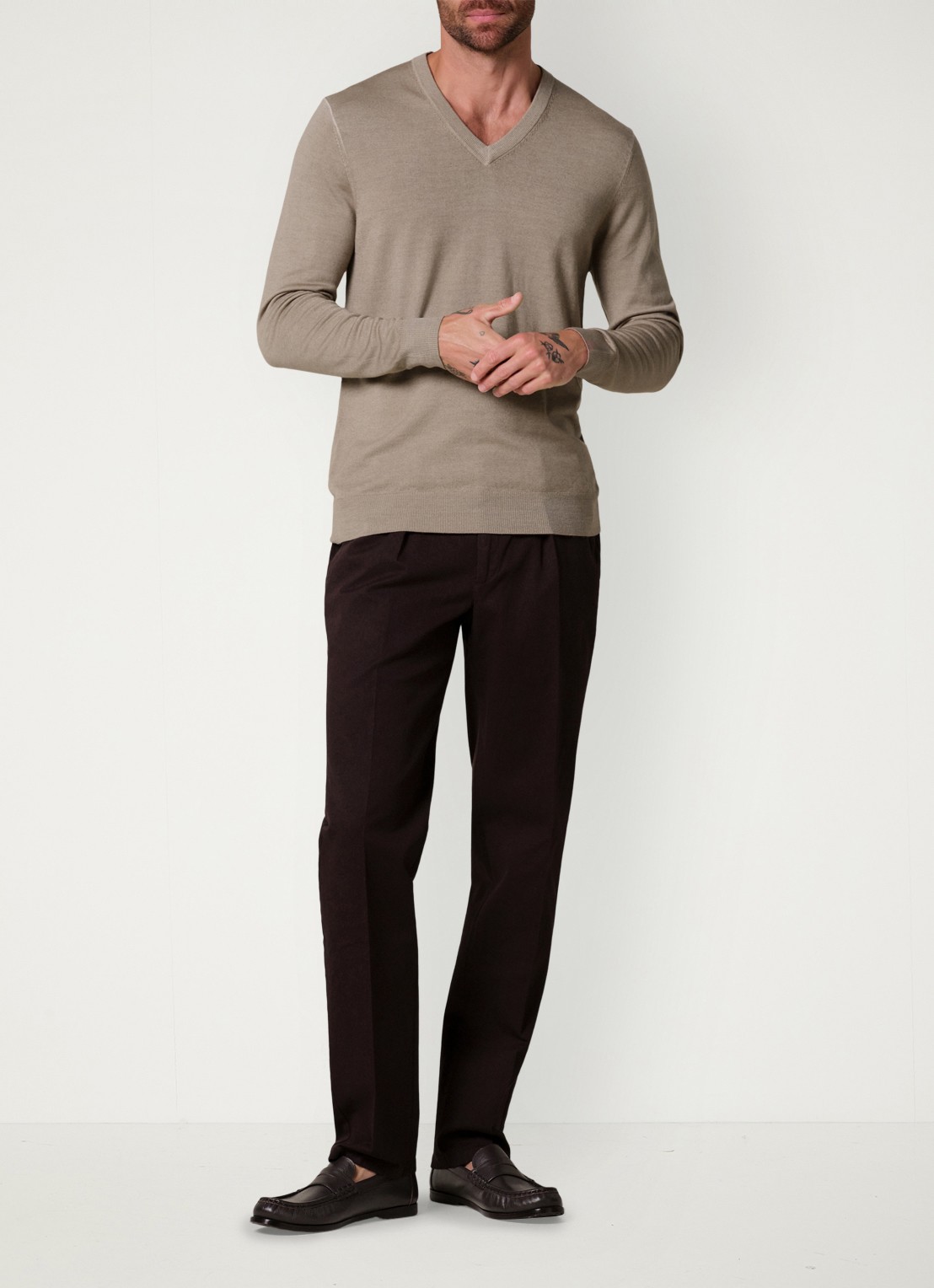 Profuomo Fijngebreide trui van merinowol met V-hals - voorkant 3 beige