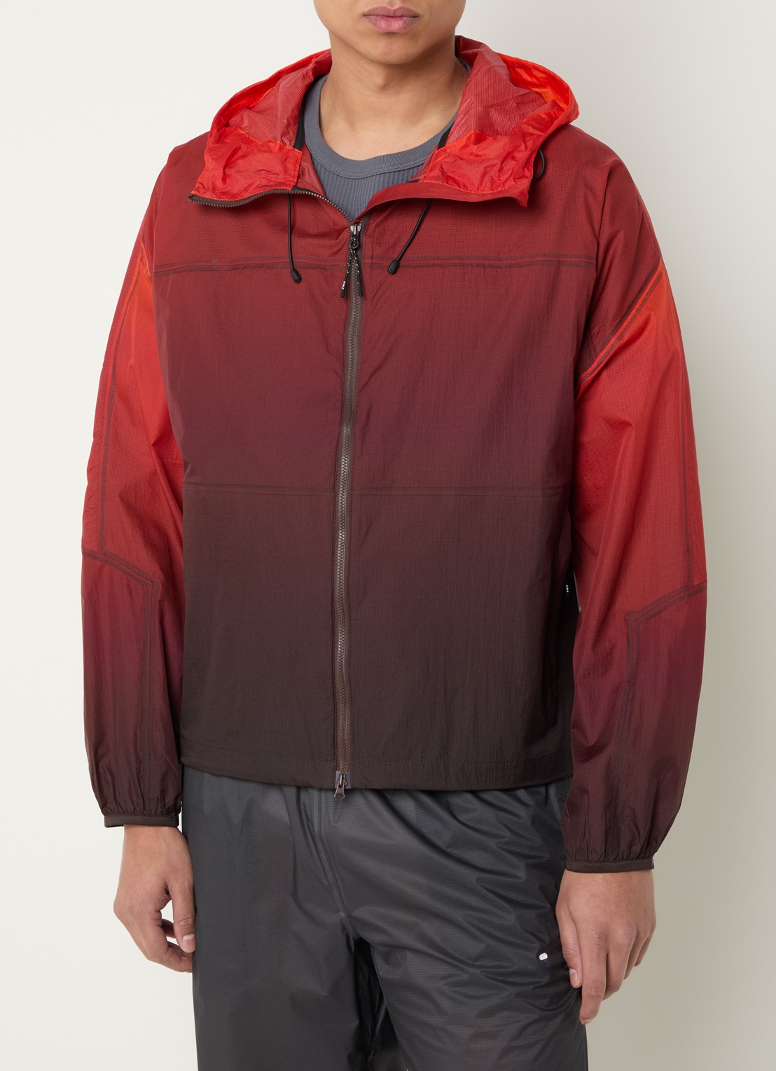Purple Mountain Breeze jack met capuchon en dip-dye dessin - detail rood