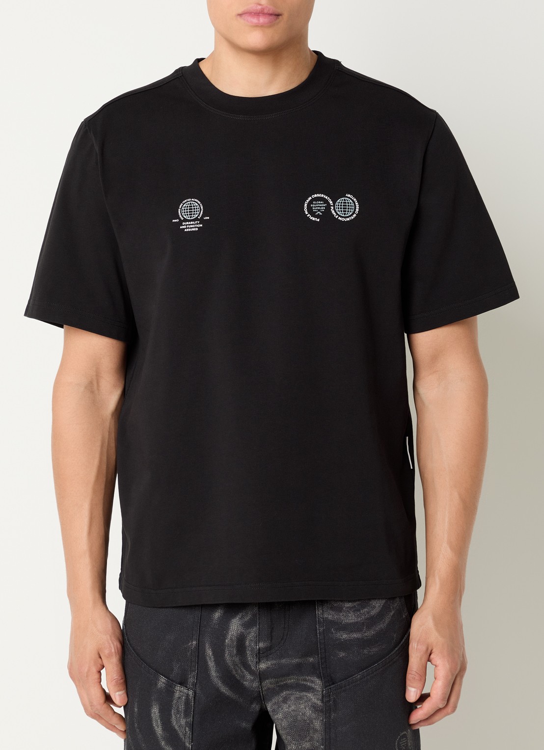 Purple Mountain Observatory Globe T-shirt met logo- en backprint - achterkant zwart