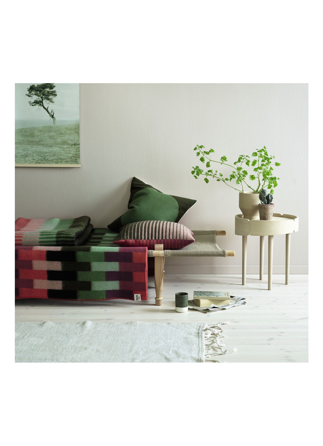 Røros Tweed Asmund plaid van wol 135 x 200 cm - voorkant 2 donkerroze