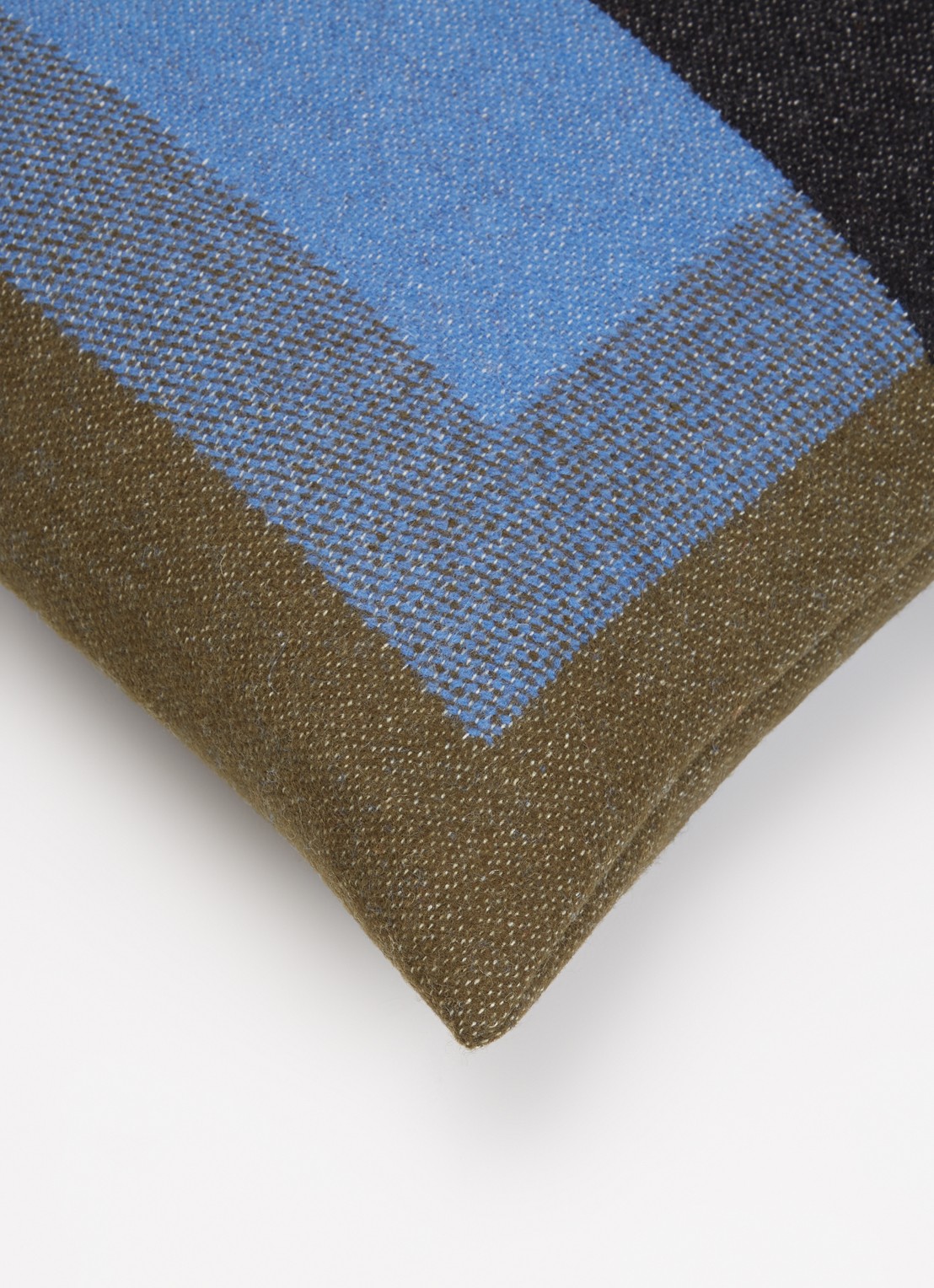 Røros Tweed Bento sierkussen 50 x 50 cm - detail 2 olijfgroen