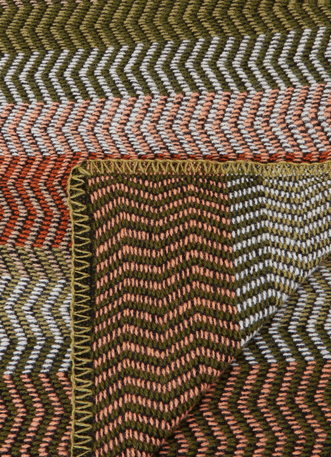 Røros Tweed Fri plaid van lamswol 150 x 200 cm - detail mosgroen