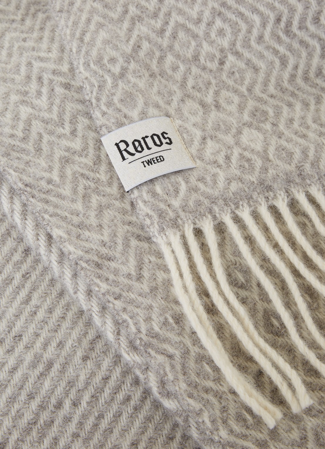 Røros Tweed Kattefot plaid van lamswol 220 x 140 cm - detail 3 lichtgrijs