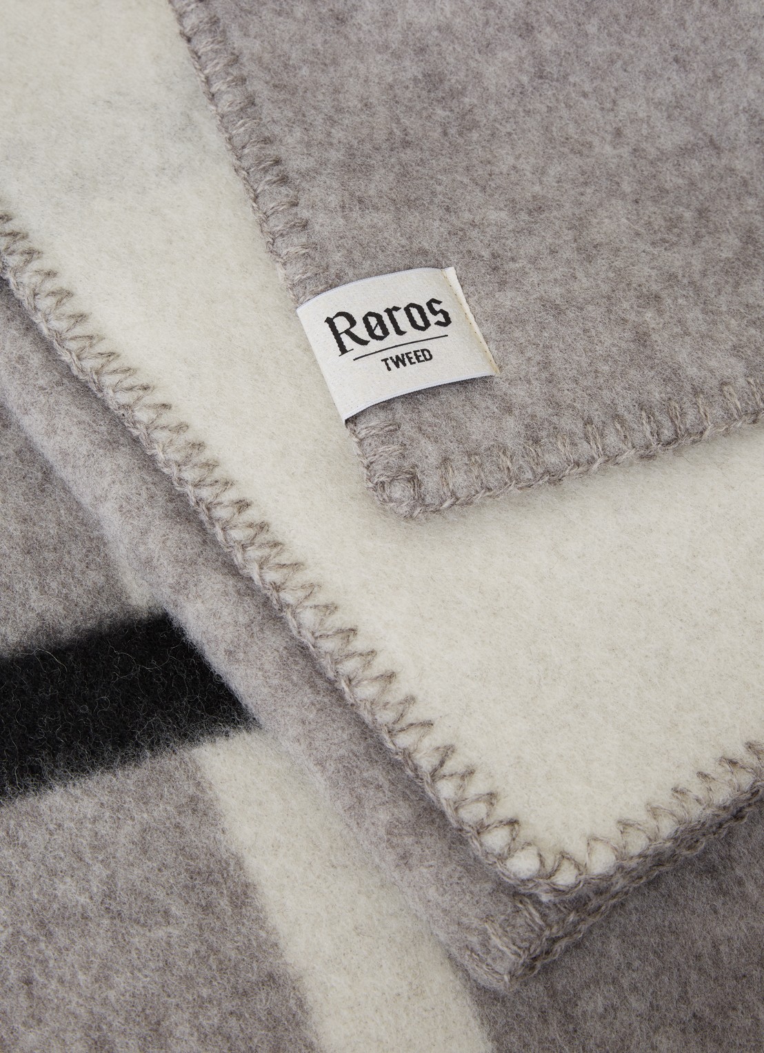Røros Tweed Knut plaid van lamswol 200 x 135 cm - detail 3 lichtgrijs