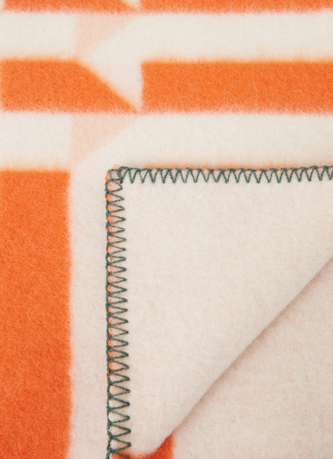 Røros Tweed Kvam plaid van lamswol 135 x 200 cm - detail 3 orange