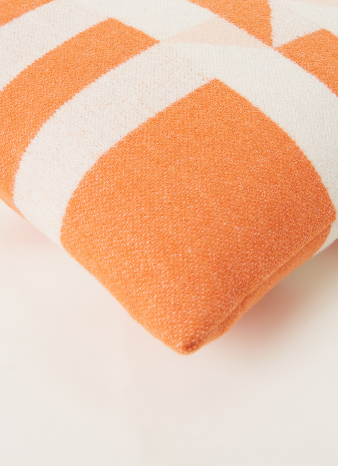 Røros Tweed Kvam sierkussen 50 x 50 cm - detail 4 orange
