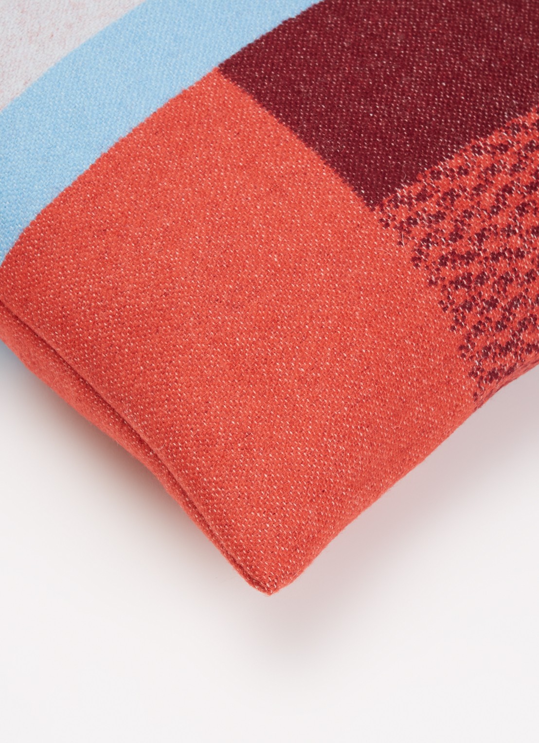 Røros Tweed Mikkel sierkussen 50 x 50 cm   - detail 4 rood